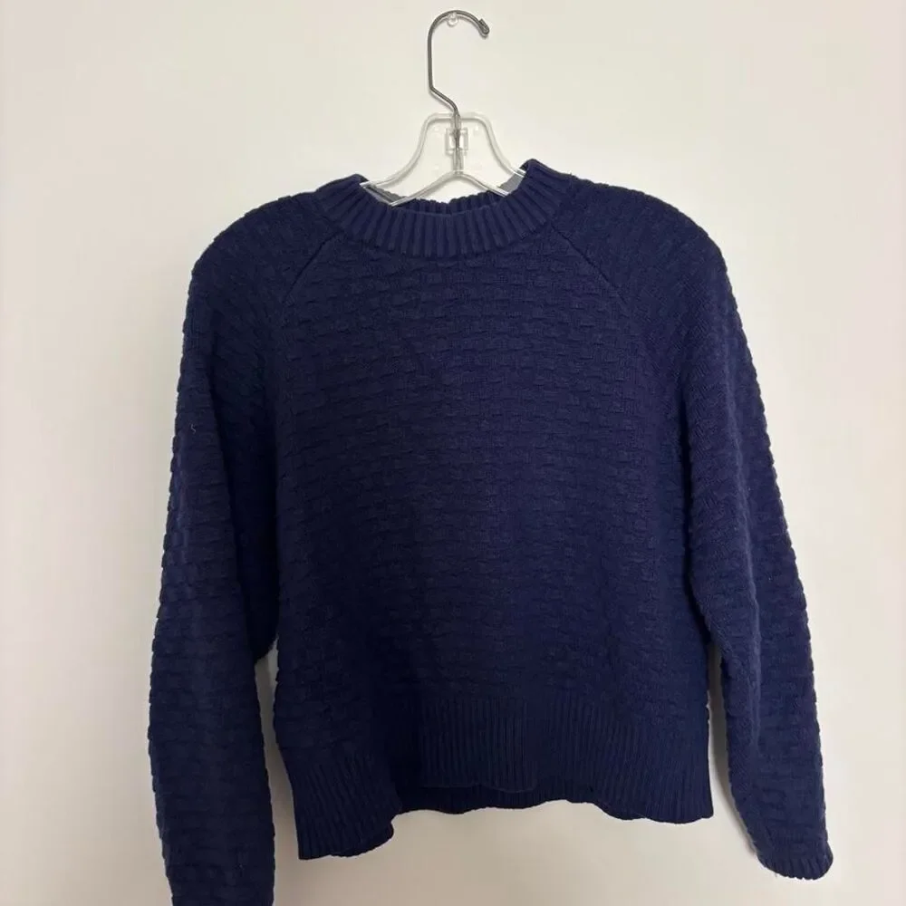 Lululemon Women's Navy and Blue Jumper
